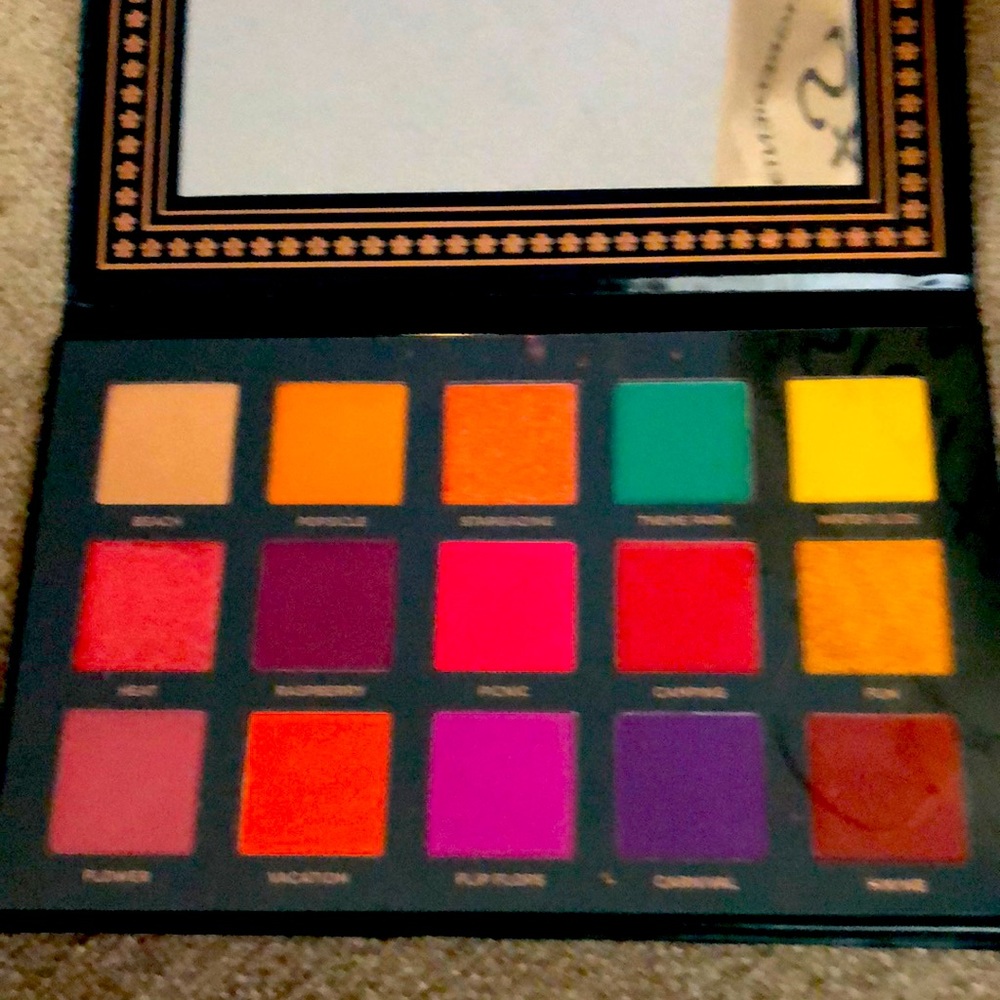 Ace Beaute Nostalgia eyeshadow palette